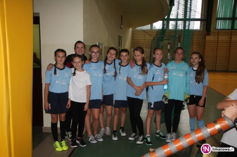Dziewczęta z Mordarki znów najlepsze w Halowej Piłce Nożnej! - zdjęcie 3