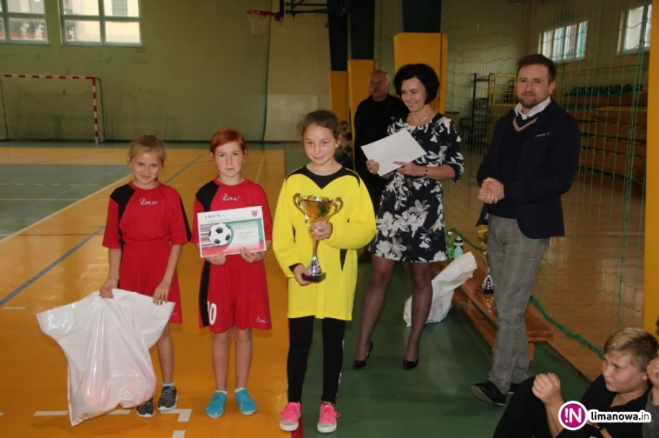 Dziewczęta z Mordarki znów najlepsze w Halowej Piłce Nożnej! - zdjęcie 4