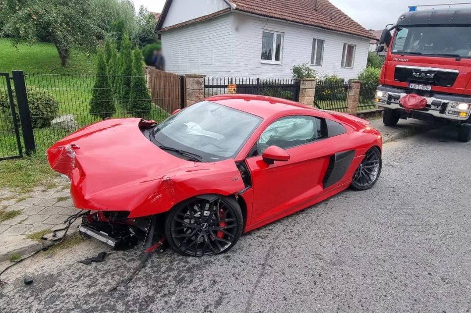 Rozbił Audi na ogrodzeniu - zdjęcie 4