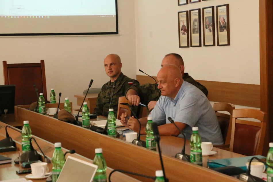 Spotkanie w sprawie opracowania projektu budowy bazy WOT - zdjęcie 4