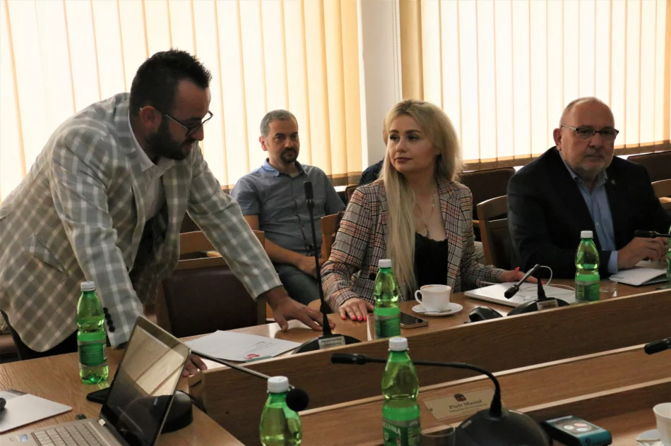 Spotkanie w sprawie opracowania projektu budowy bazy WOT - zdjęcie 7