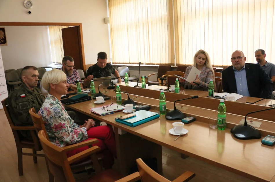 Spotkanie w sprawie opracowania projektu budowy bazy WOT - zdjęcie 8