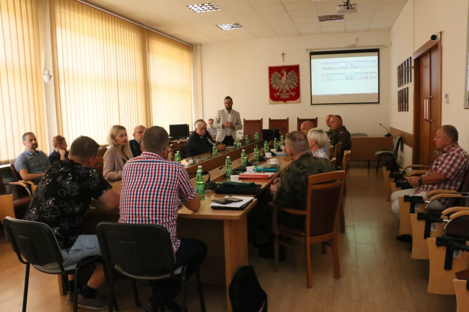 Spotkanie w sprawie opracowania projektu budowy bazy WOT - zdjęcie 10