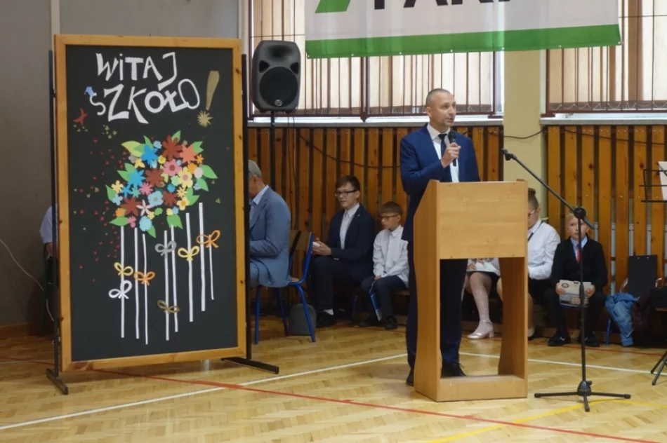 Początek roku szkolnego 2022/2023 w miejskich szkołach - zdjęcie 15