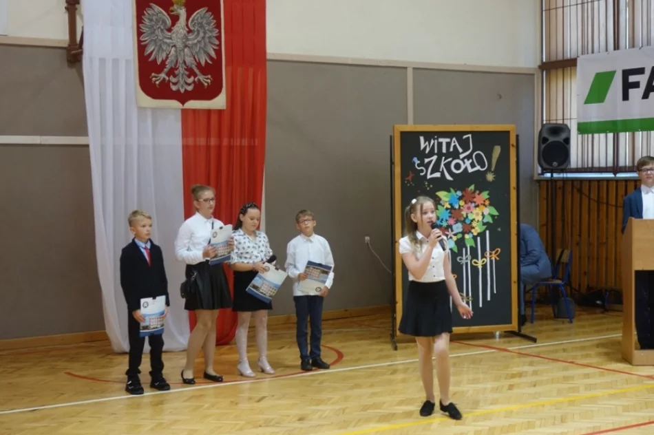 Początek roku szkolnego 2022/2023 w miejskich szkołach - zdjęcie 17