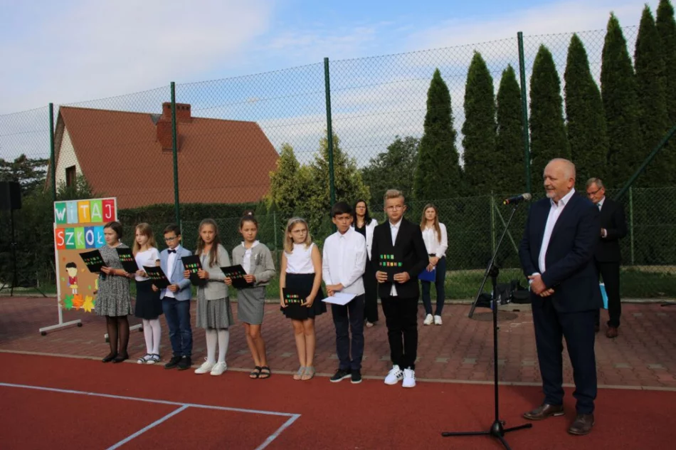 Początek roku szkolnego 2022/2023 w miejskich szkołach - zdjęcie 19