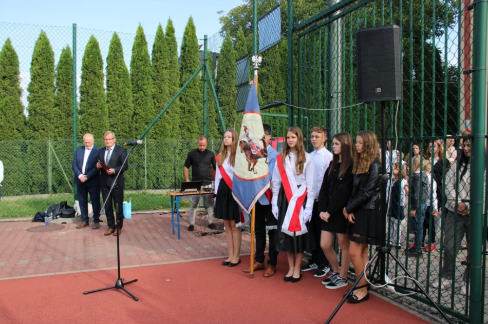 Początek roku szkolnego w miejskich szkołach  - zdjęcie 5