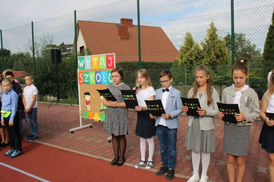 Początek roku szkolnego w miejskich szkołach  - zdjęcie 7