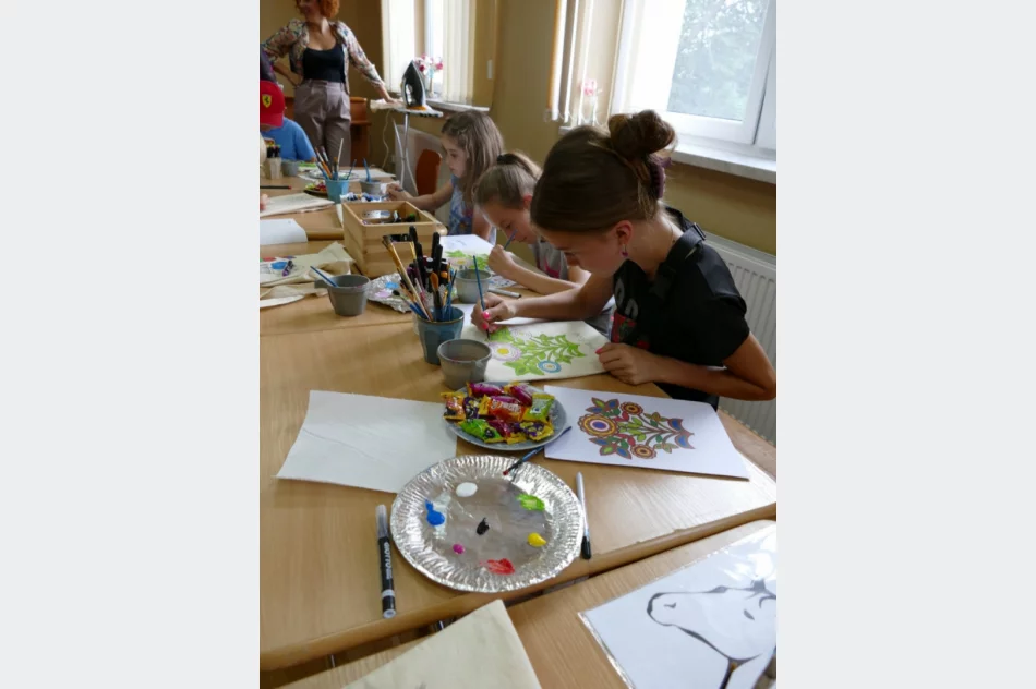 Artystyczne warsztaty dały radość i zabawę - zdjęcie 5