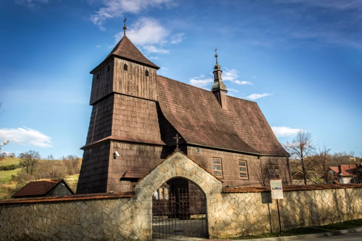 Można zwiedzać najcenniejsze obiekty na szlaku architektury drewnianej