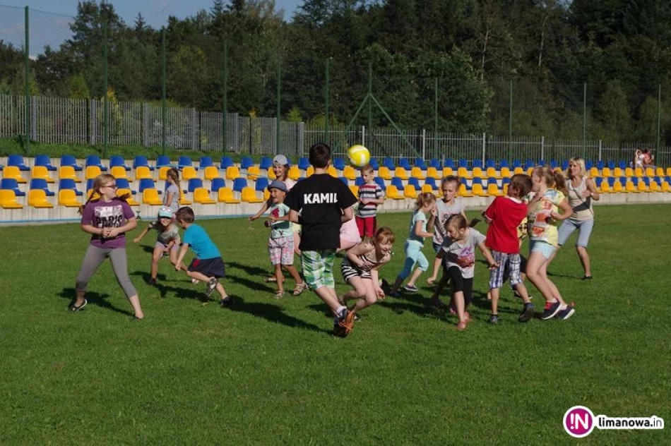 Artystyczne podsumowanie wakacji w świetlicy w Starej Wsi - zdjęcie 4