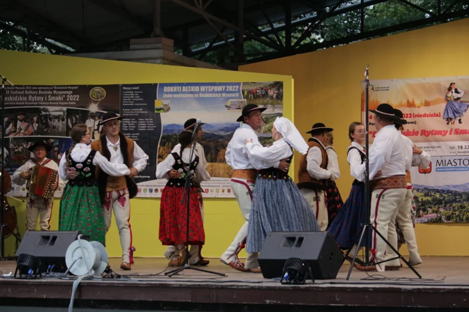 Było kolorowo, tanecznie, smacznie i wesoło - zdjęcie 6