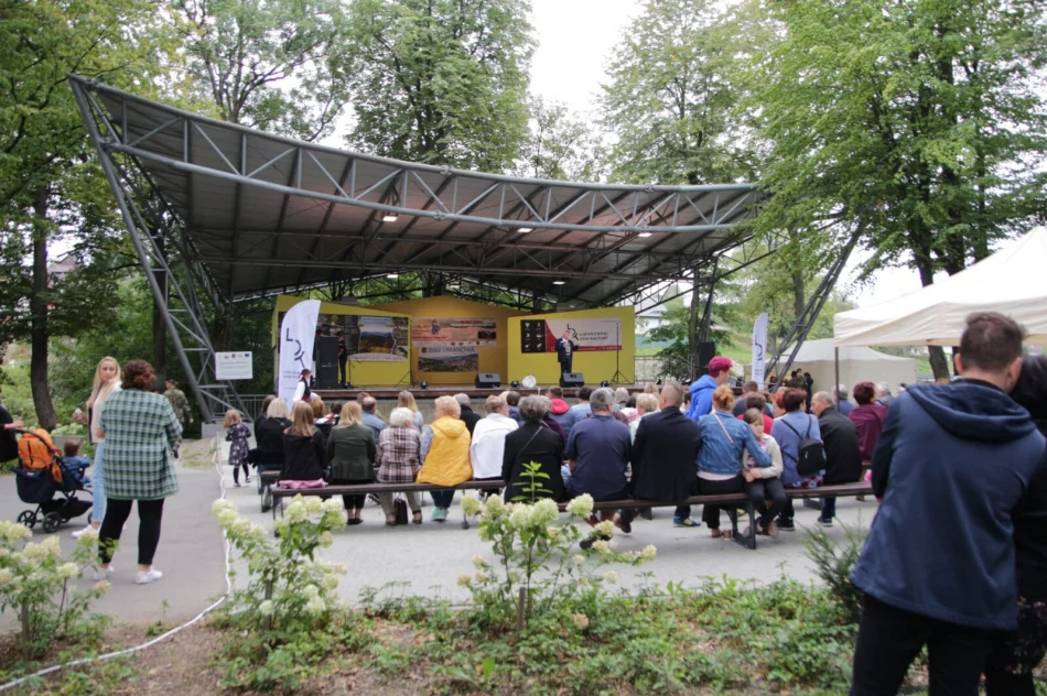 Było kolorowo, tanecznie, smacznie i wesoło - zdjęcie 11