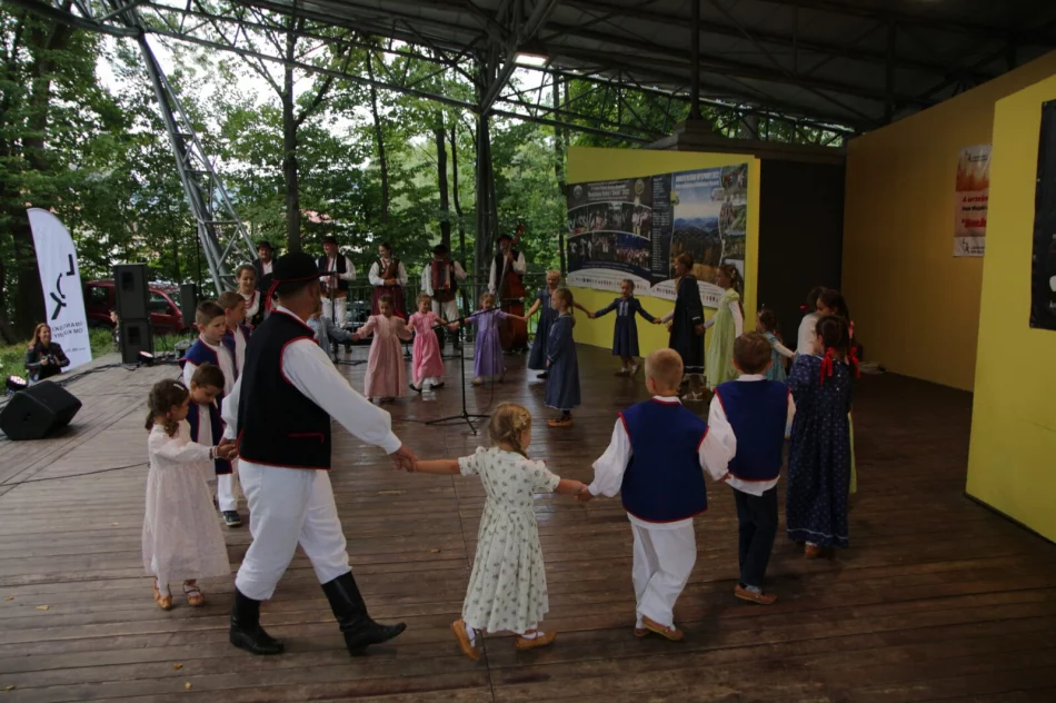 Było kolorowo, tanecznie, smacznie i wesoło - zdjęcie 12