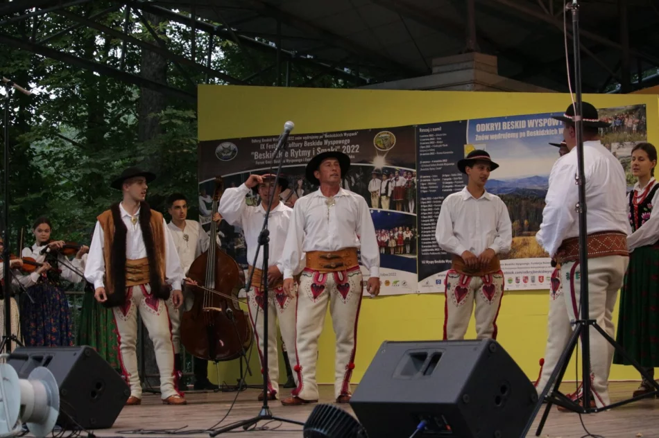 Było kolorowo, tanecznie, smacznie i wesoło - zdjęcie 13