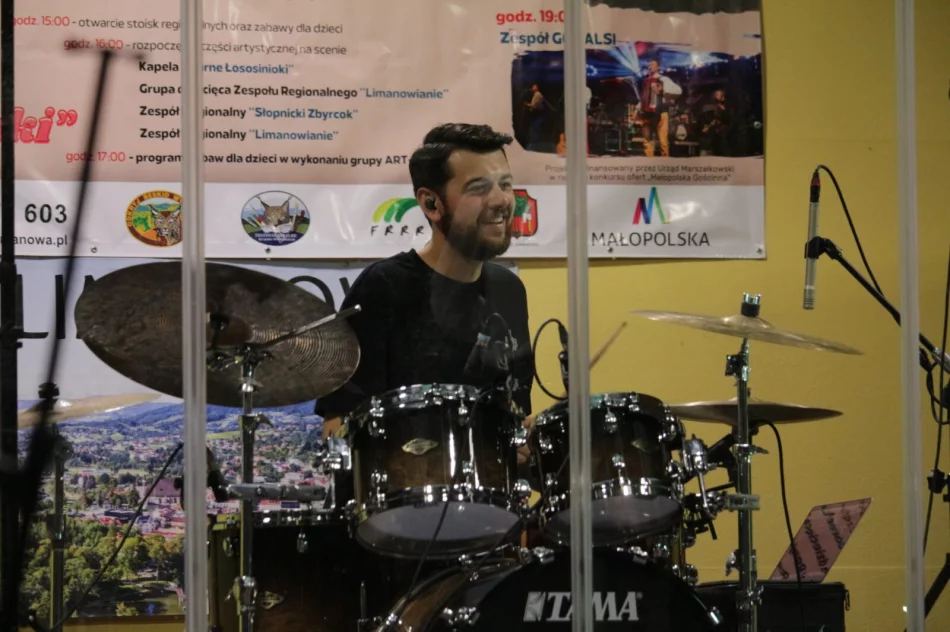 Było kolorowo, tanecznie, smacznie i wesoło - zdjęcie 16