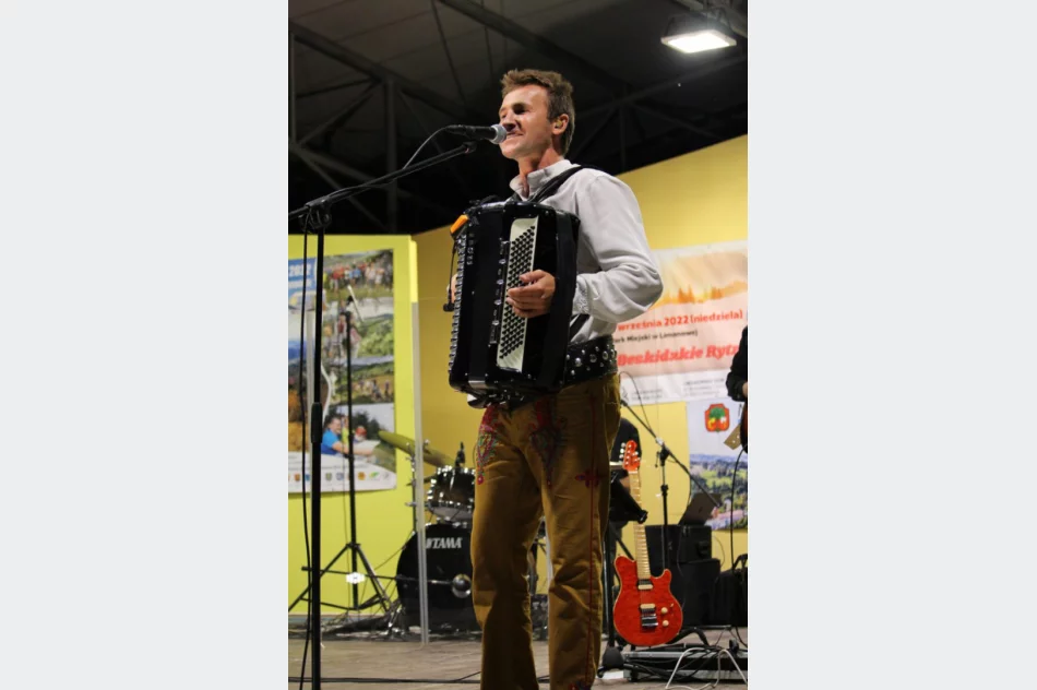 Było kolorowo, tanecznie, smacznie i wesoło - zdjęcie 20