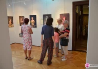 „Między widzem a obrazem” w artystycznym trójkolorze - zdjęcie główne