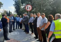 19 osób odbierało 430 metrów chodnika - zdjęcie główne