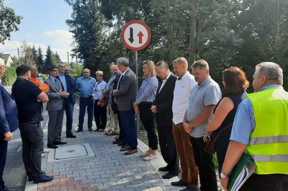 19 osób odbierało 430 metrów chodnika - zdjęcie 5