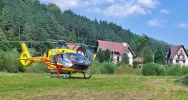 Mężczyzna przygnieciony przez ciągnik, wezwano LPR - zdjęcie 3