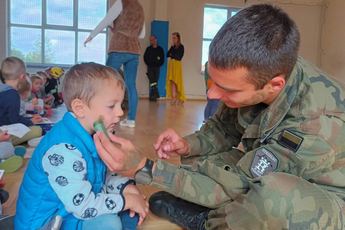 Strażacko-wojskowe spotkanie dzieci i młodzieży