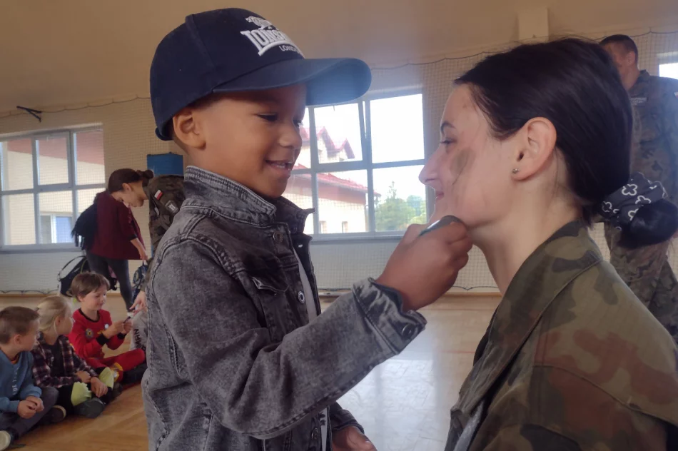 Strażacko-wojskowe spotkanie dzieci i młodzieży - zdjęcie 2