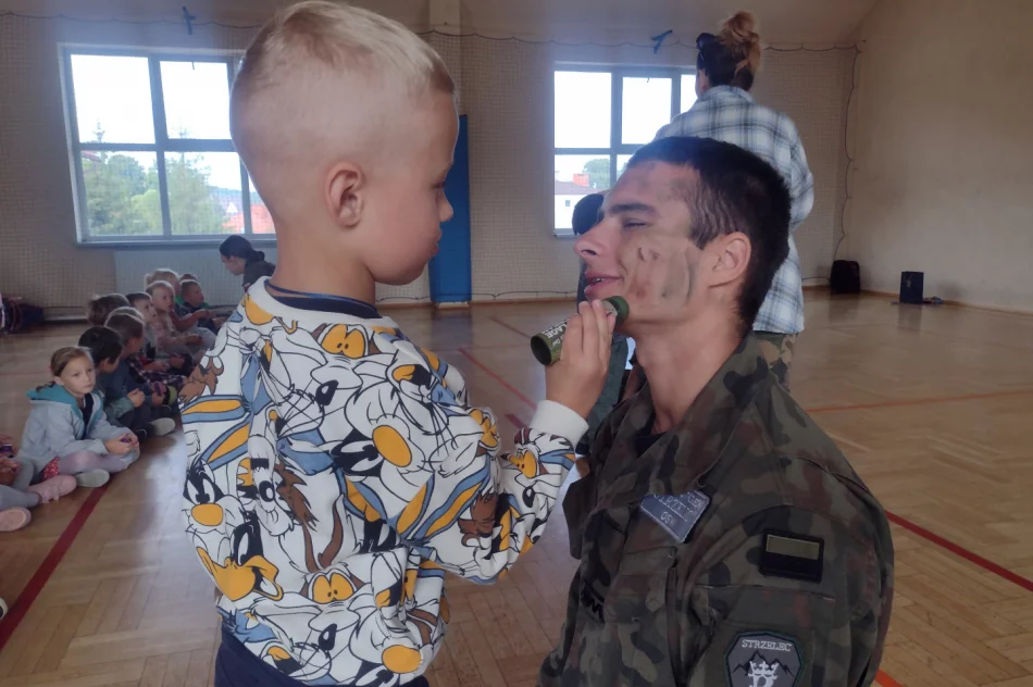Strażacko-wojskowe spotkanie dzieci i młodzieży - zdjęcie 3