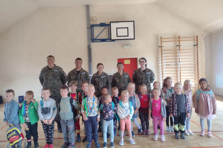 Strażacko-wojskowe spotkanie dzieci i młodzieży - zdjęcie 4