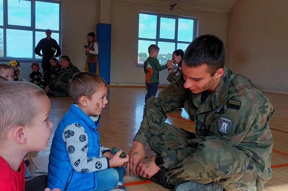 Strażacko-wojskowe spotkanie dzieci i młodzieży - zdjęcie 6