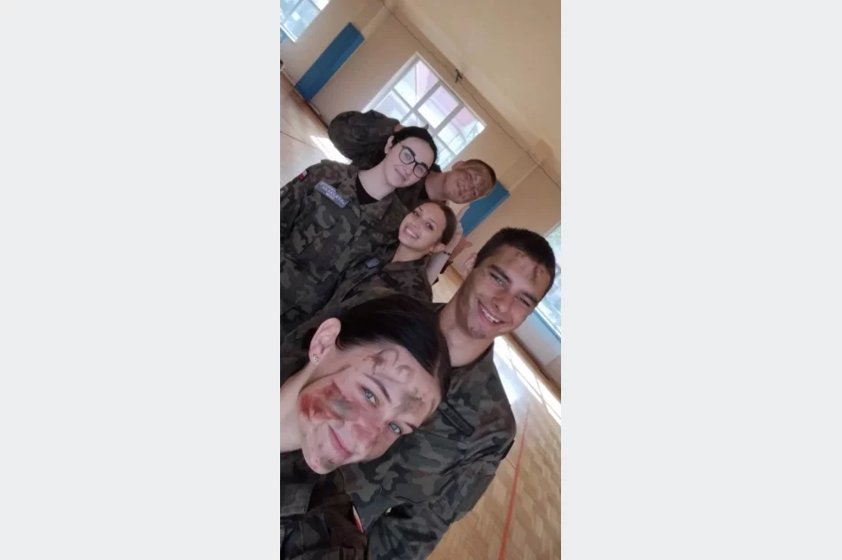 Strażacko-wojskowe spotkanie dzieci i młodzieży - zdjęcie 9