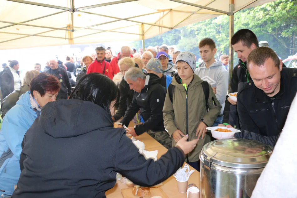 W ramach akcji „Odkryj Beskid Wyspowy” 11 września turyści spotkali się na Miejskiej Górze - zdjęcie 15