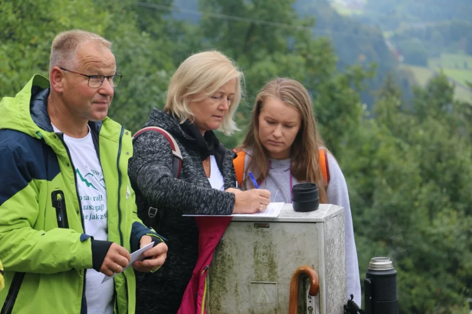 Turyści spotkali się mimo deszczowej aury - zdjęcie 3