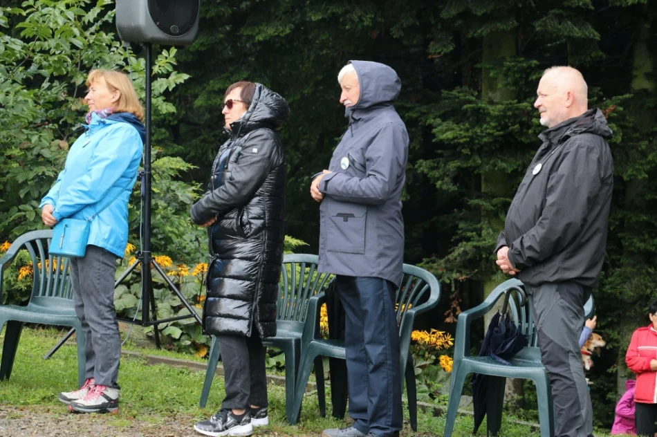 Turyści spotkali się mimo deszczowej aury - zdjęcie 7