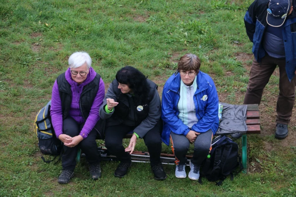 Turyści spotkali się mimo deszczowej aury - zdjęcie 11