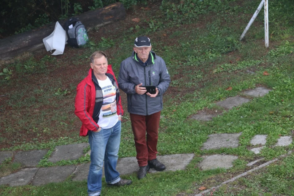 Turyści spotkali się mimo deszczowej aury - zdjęcie 12