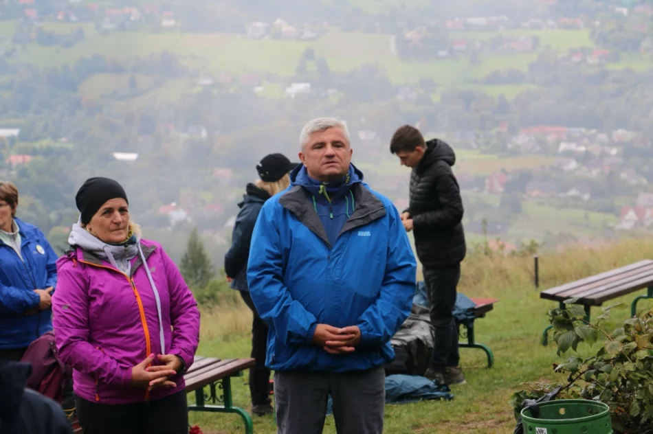 Turyści spotkali się mimo deszczowej aury - zdjęcie 16