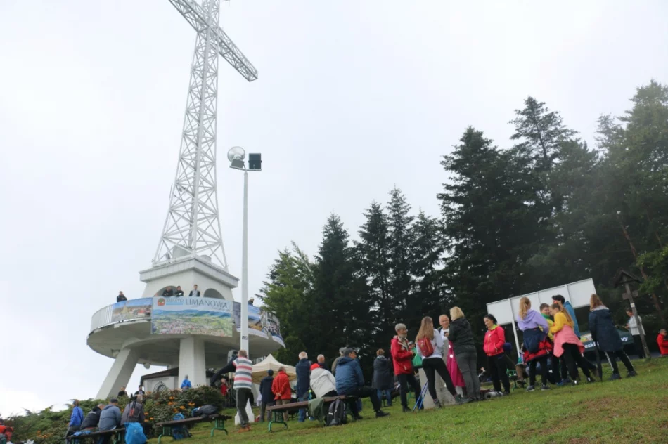 Turyści spotkali się mimo deszczowej aury - zdjęcie 17
