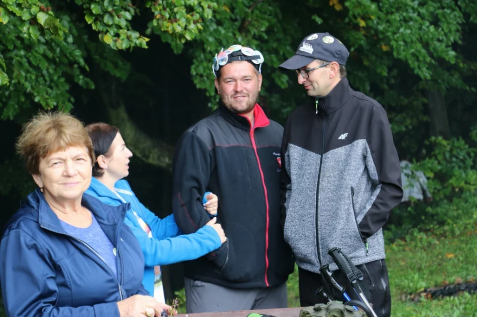 Turyści spotkali się mimo deszczowej aury - zdjęcie 19