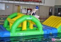 Wodny tor przeszkód WIBIT na Pływalni Limanowskiej - zdjęcie główne