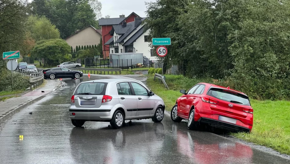 Zderzenie trzech pojazdów na "powiatówce" - zdjęcie 1