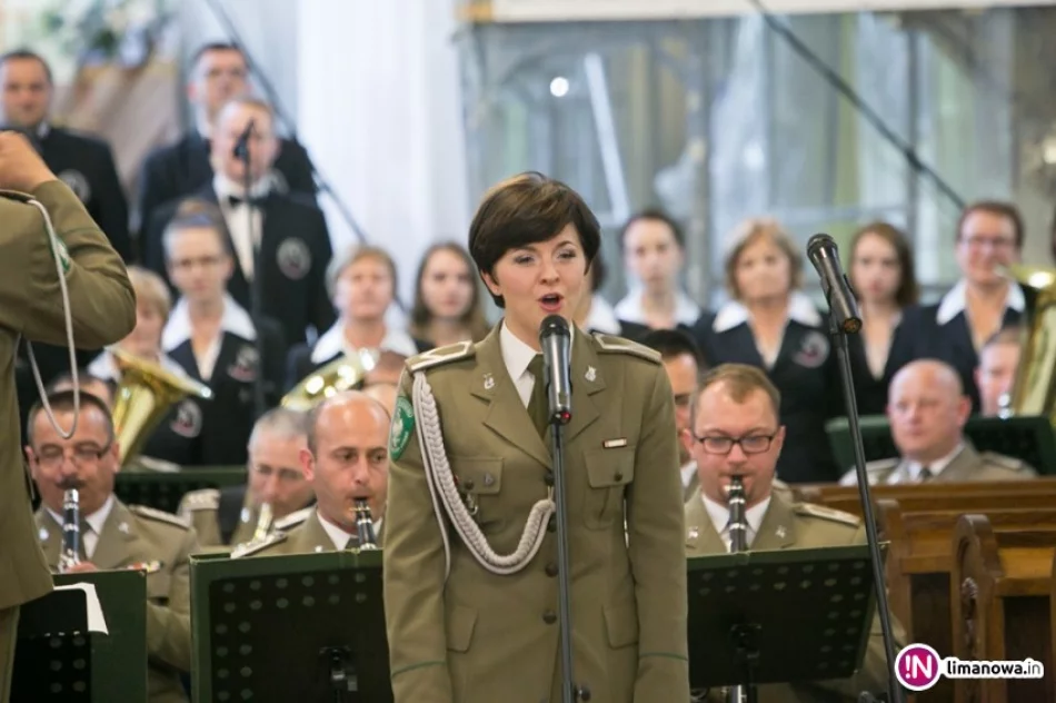 Niezwykły koncert z bisami i owacją na stojąco - zdjęcie 3