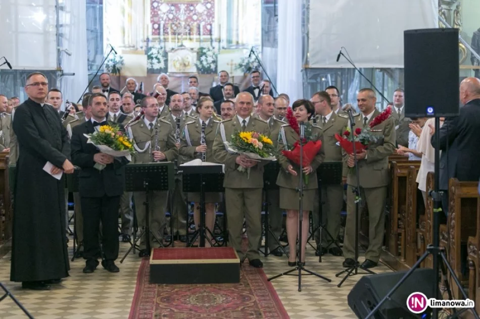 Niezwykły koncert z bisami i owacją na stojąco - zdjęcie 4