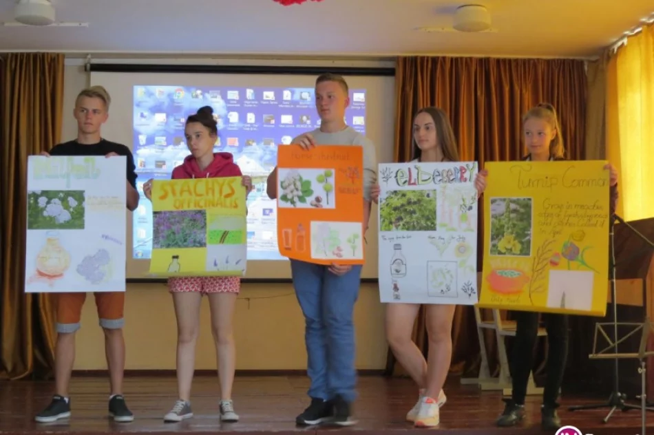 Uczniowie z Zespołu Szkół Nr 1 w Starej Wsi z wizytą na Litwie - zdjęcie 3