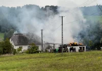 Pożar domu i zabudowań gospodarczych - zdjęcie główne