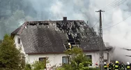 Pożar domu i zabudowań gospodarczych - zdjęcie 5