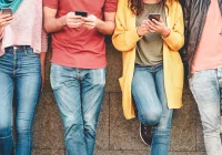 Nastolatki mają coraz gorsze samopoczucie psychiczne  - zdjęcie główne