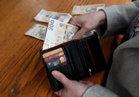 Raport: 40 proc. Polaków nie planuje większych wydatków tej jesieni - zdjęcie główne
