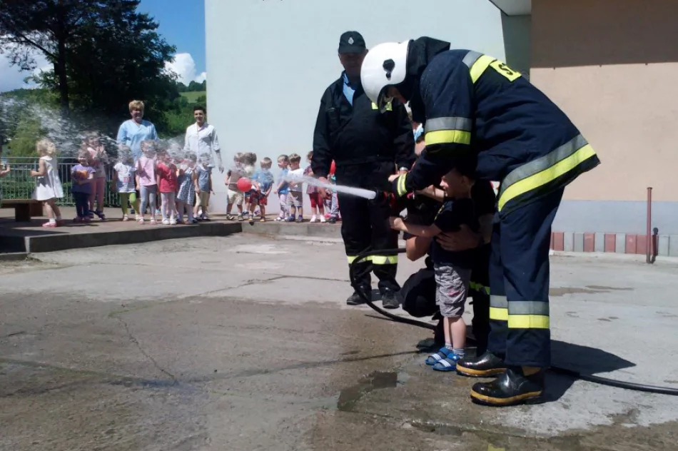 Wizyta Strażaków w Żłobku Miejskim w Limanowej - zdjęcie 3