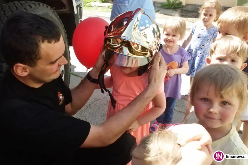 Wizyta Strażaków w Żłobku Miejskim w Limanowej - zdjęcie 4